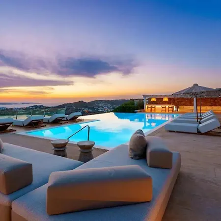 Luxury Near Beach Of Psarou 度假居 *
