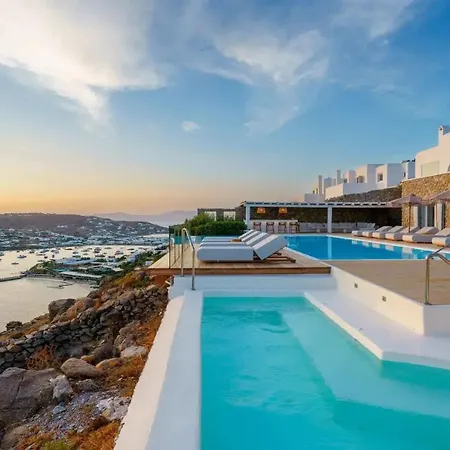 Luxury Near Beach Of Psarou 度假居 *